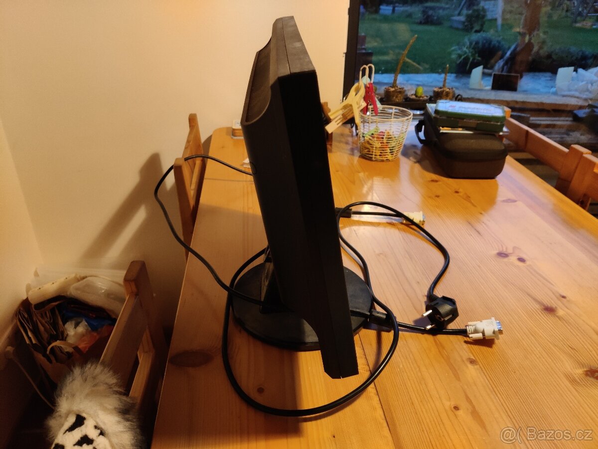 Monitor ASUS VW199NR. - 2