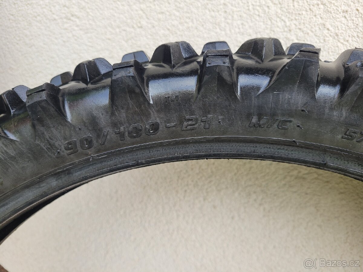 Pneu cross 100/90-21, 140/80-18, 90/90-21 jeté
