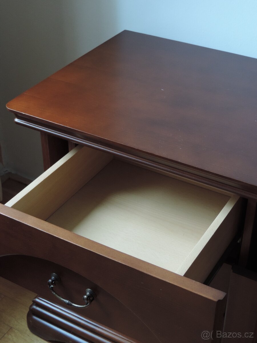 Noční stolek z masivního dřeva - 2