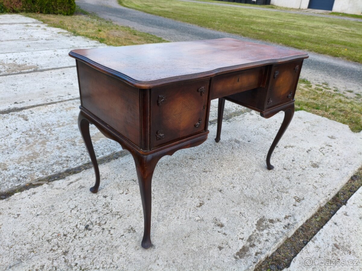 Prostorový psací stůl v ořechové kořenici - 2