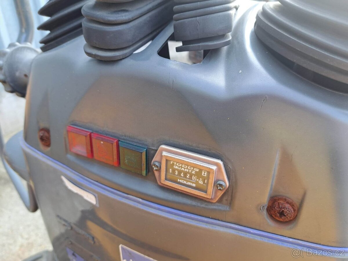 Minibagr Komatsu PC10 - 2