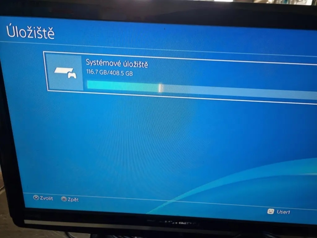 Playstation 4 500Gb, ovladač, hra Fifa 2020 - 2