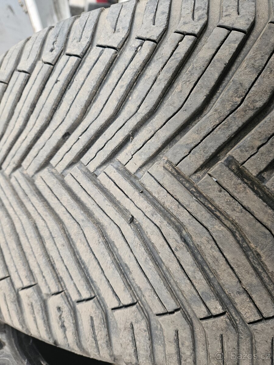 255/45R19 104H XL CrossClimate 2 SUV VOL MICHELIN - 2