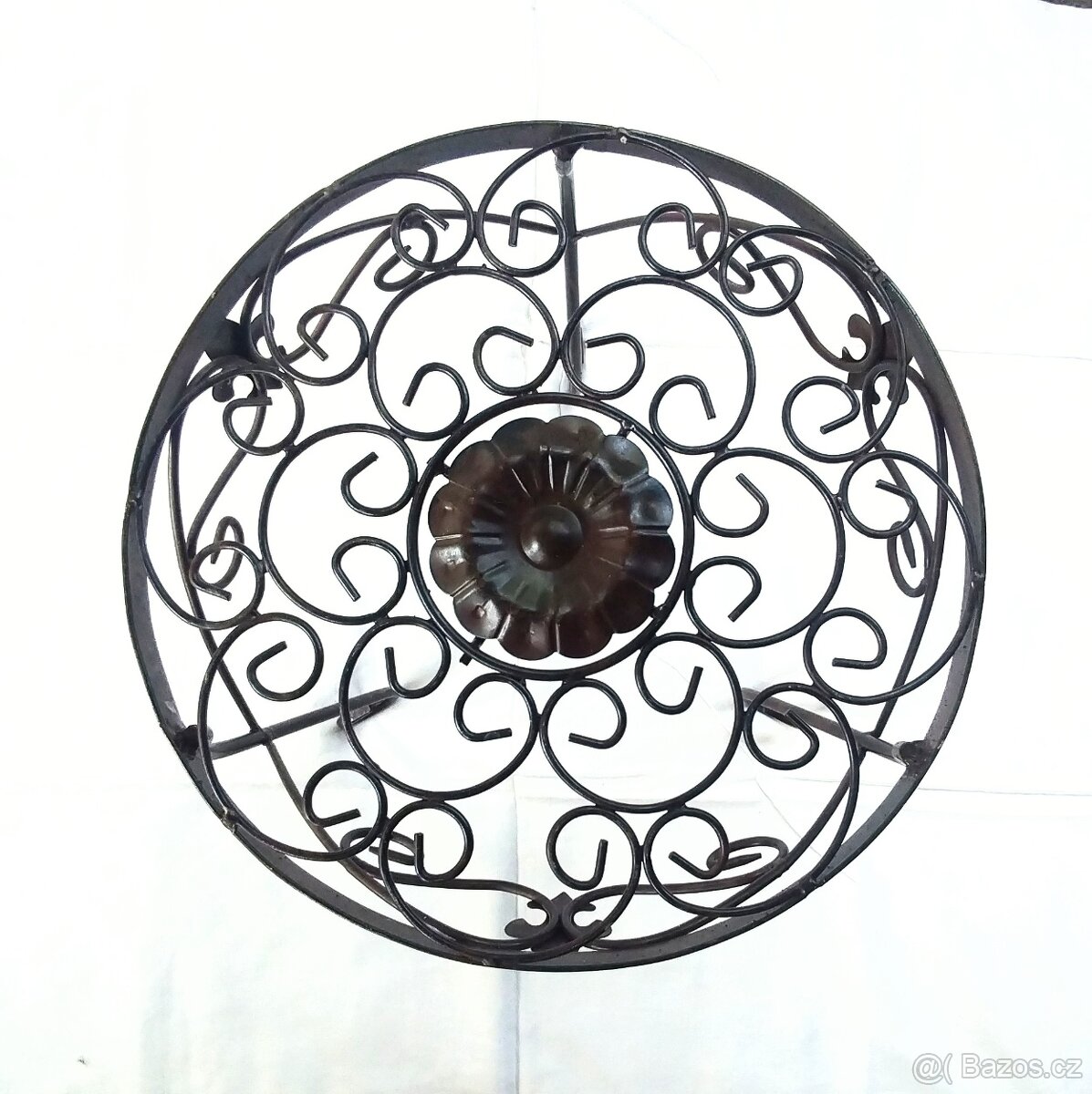 Vintage kovový stojan trojnožka - 2