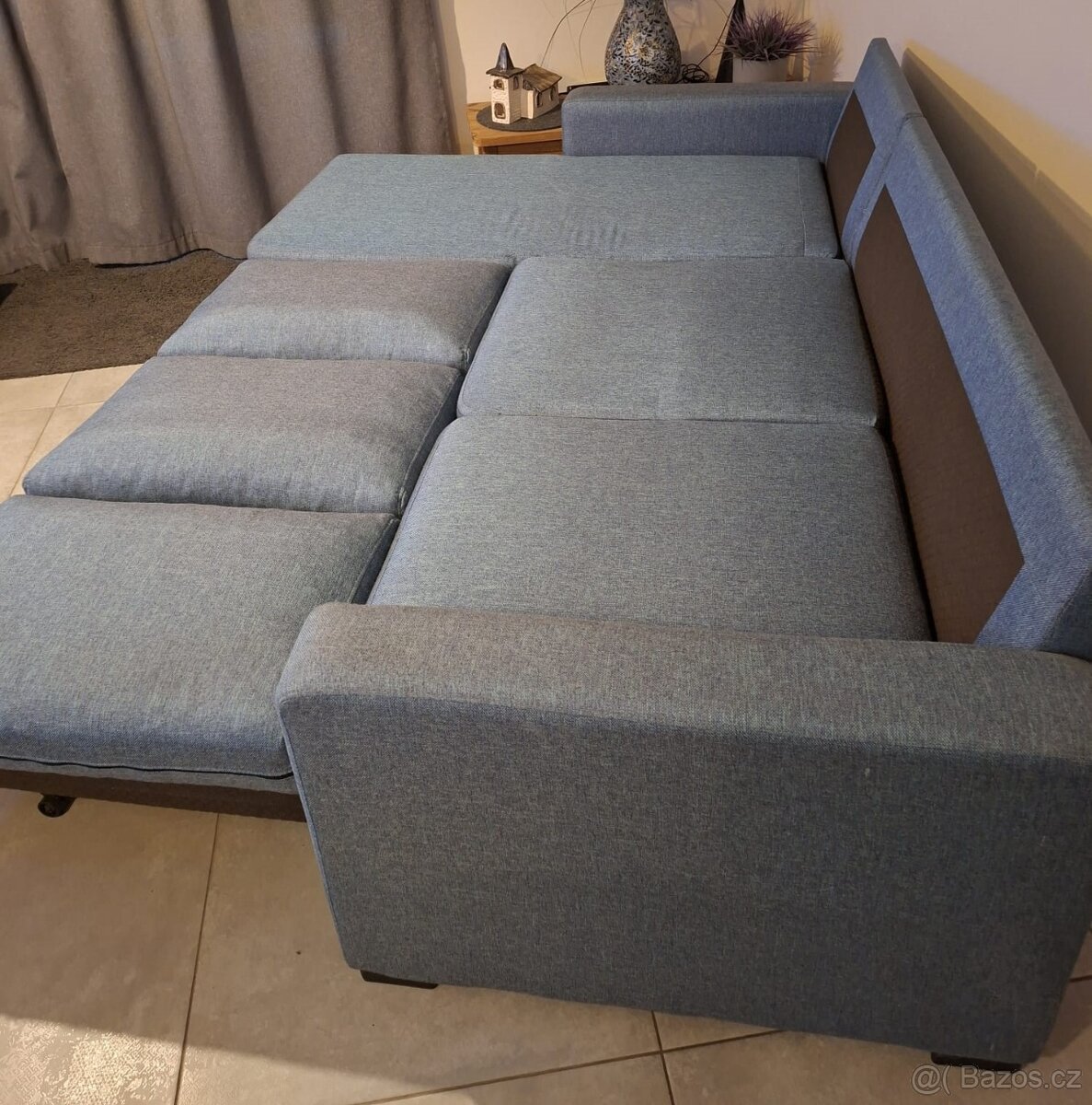Rozkládací sedačka s úložným prostorem - 2