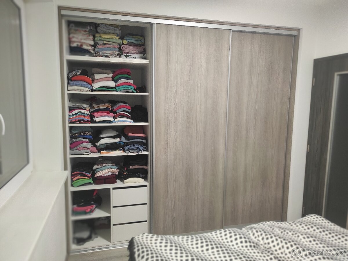 Vestavěná skříň - 2