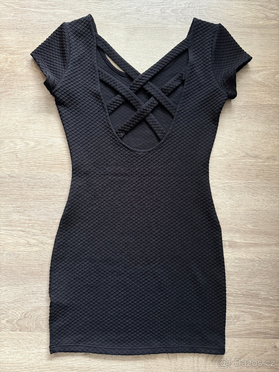 Černé koktejlové šaty - 2