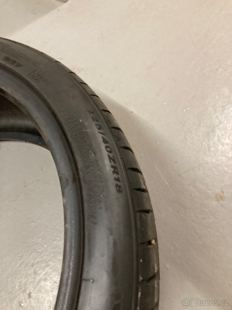 Letní pneu 225/40 R18 - 2