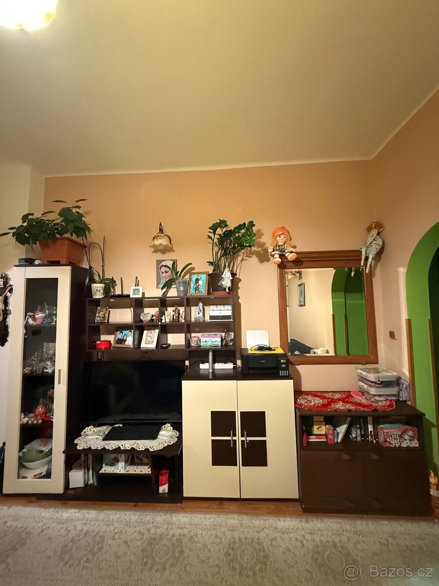 Různý nábytek - 2