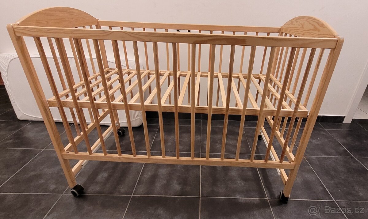 Dětská dřevěná postýlka - 2