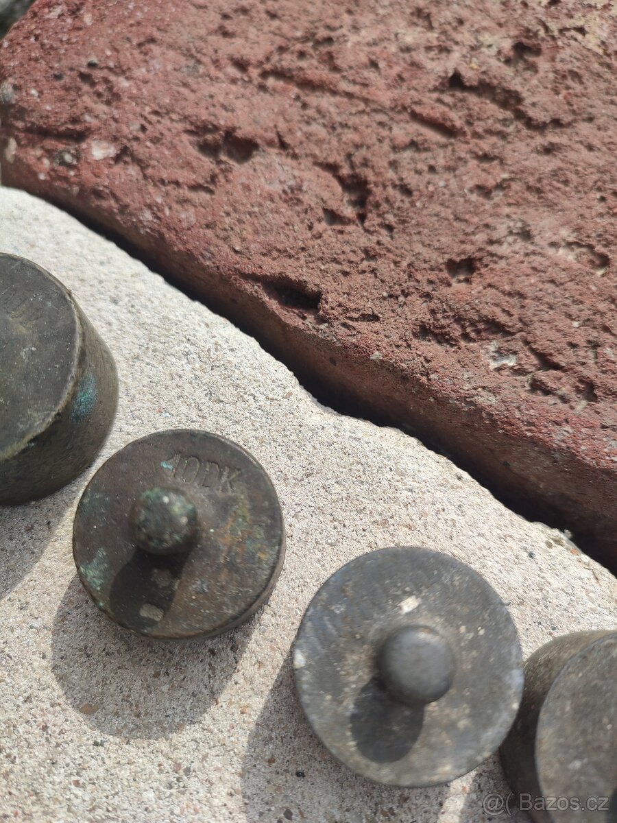 Staré závaží k vahám - 2