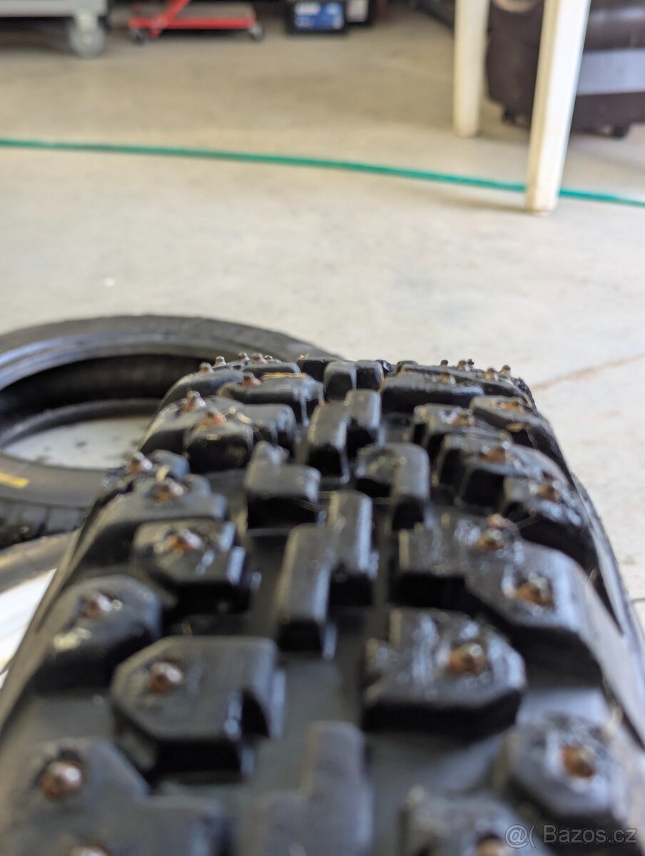 Subaru hřebíky 135/85 R15 - 2