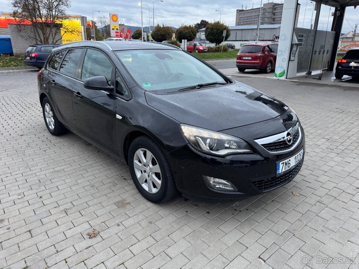Opel Astra J 2,0CDTi 118kW, tažné - 2