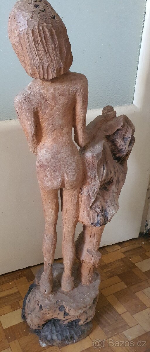 vyřezávaný dřevěný statut. 87 cm - 2