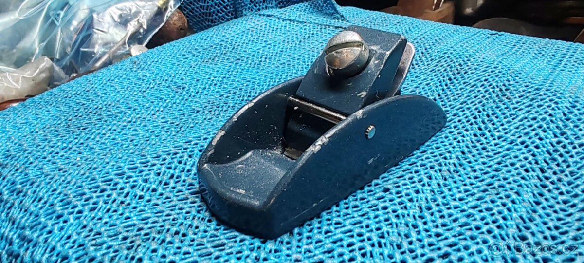 Kovový hoblík finger plane. - 2