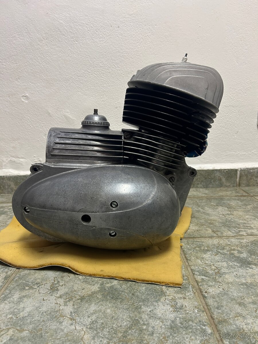 Motor ČZ 250/455 - 2