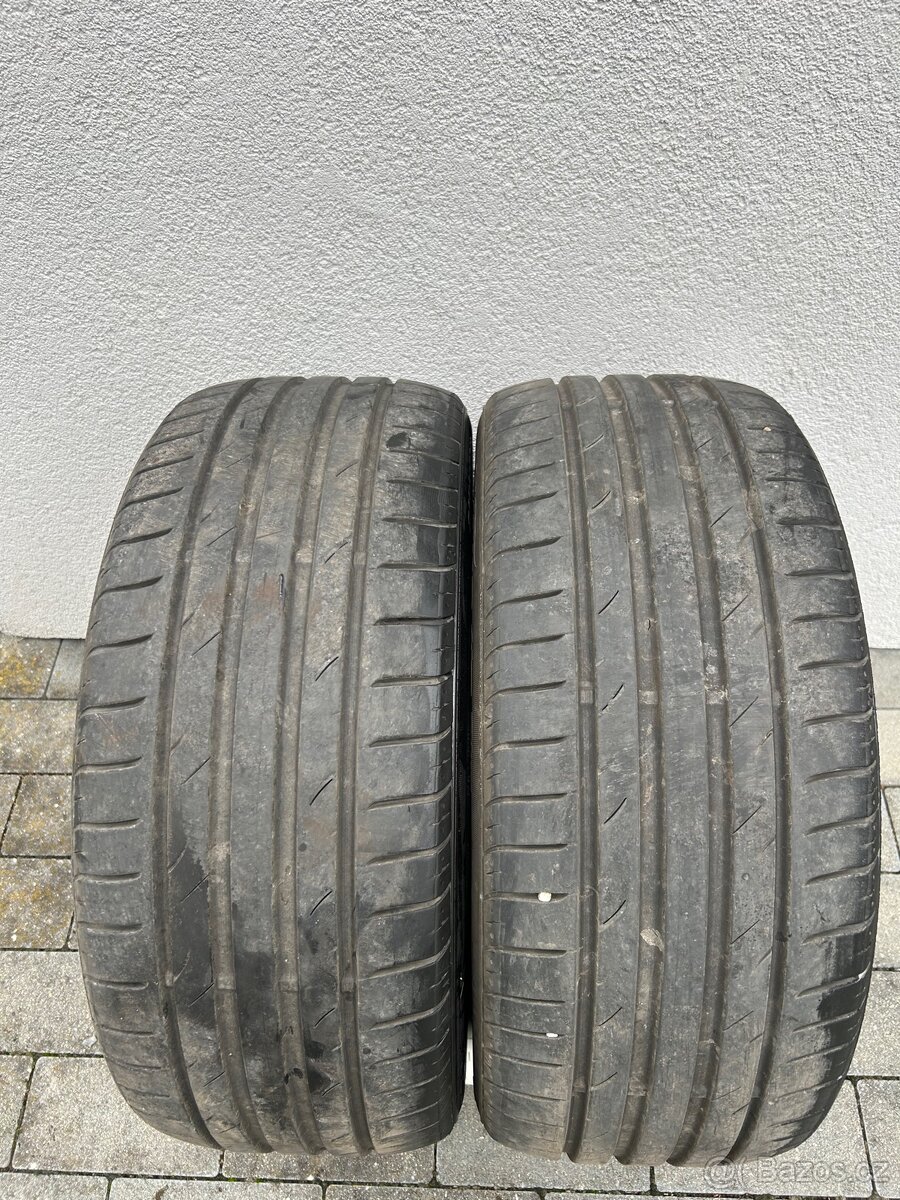 Pneu 215/45 R16 - 2