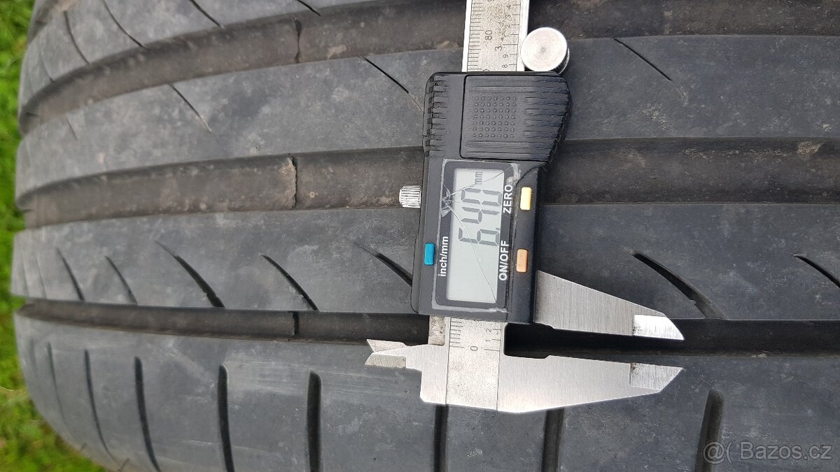 Pneu 245/45/19 - 2
