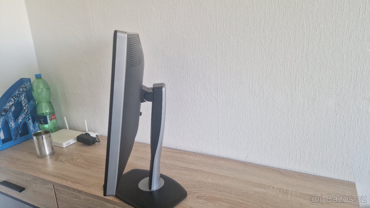 Monitor Dell UltraSharp U2412Mc 24 palců - 2