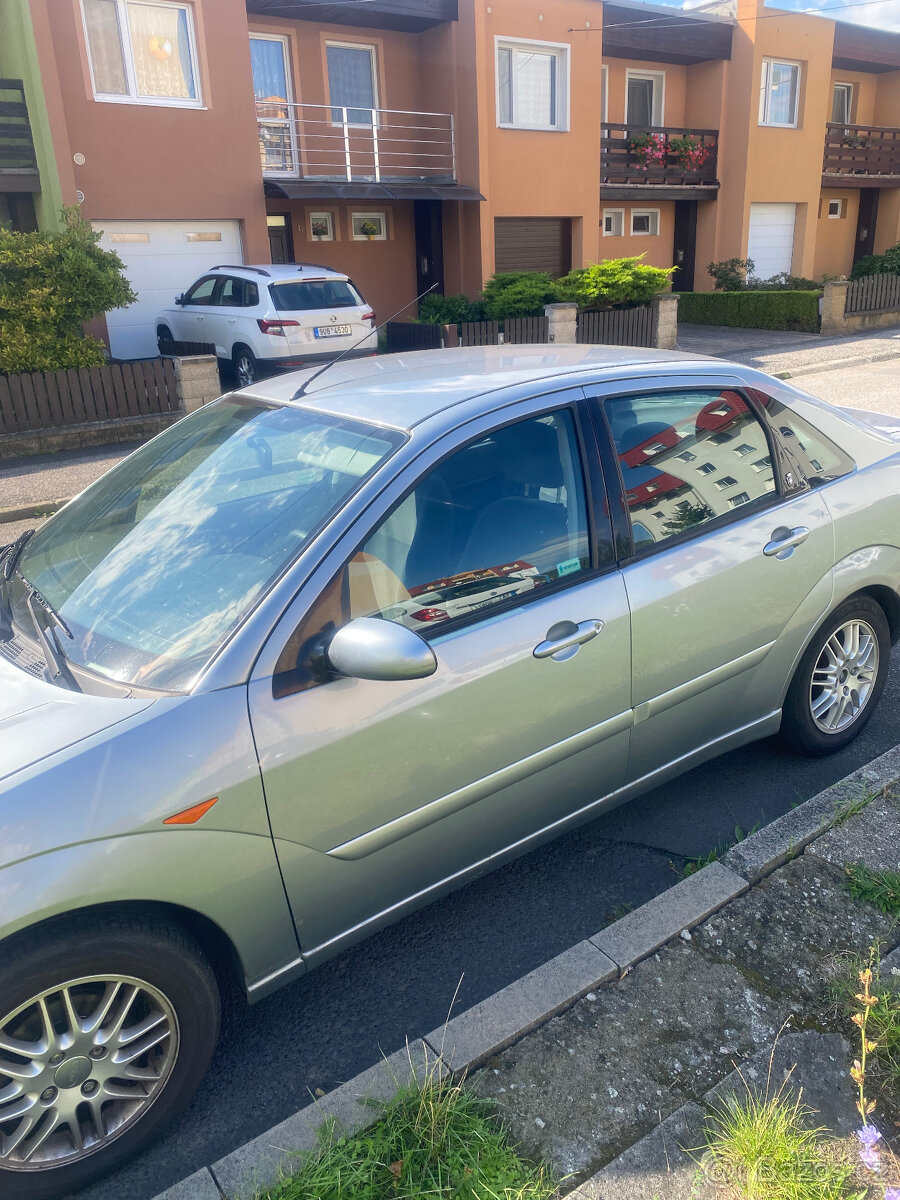 Ford Focus 1,6 benzín - 2