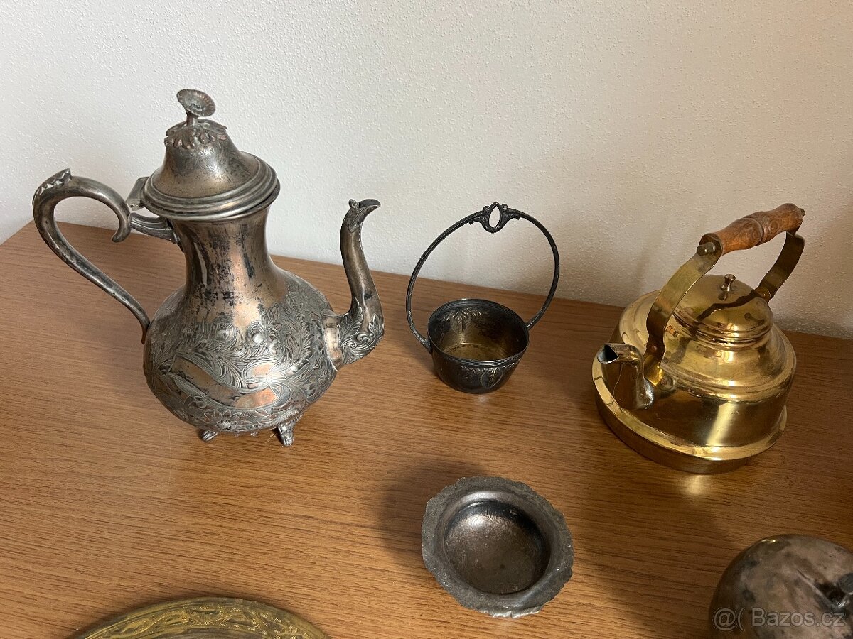 Prodám starožitnosti - konvička, podtácky, vázu... - 2