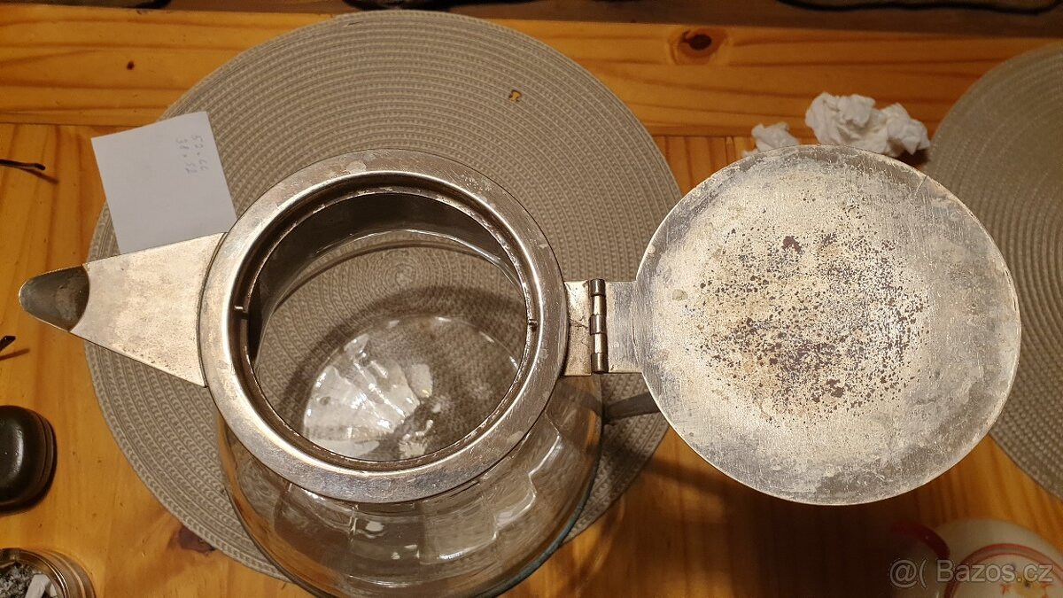 Starý skleněný džbán. - 2