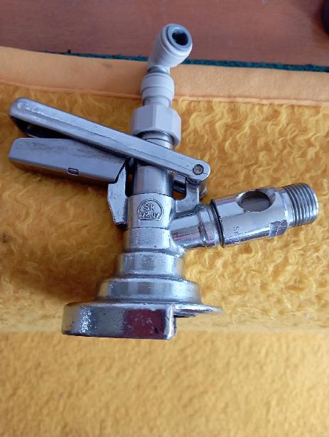 Prodám narážečku na pivo - žehlička vč. rychlospojek - 2