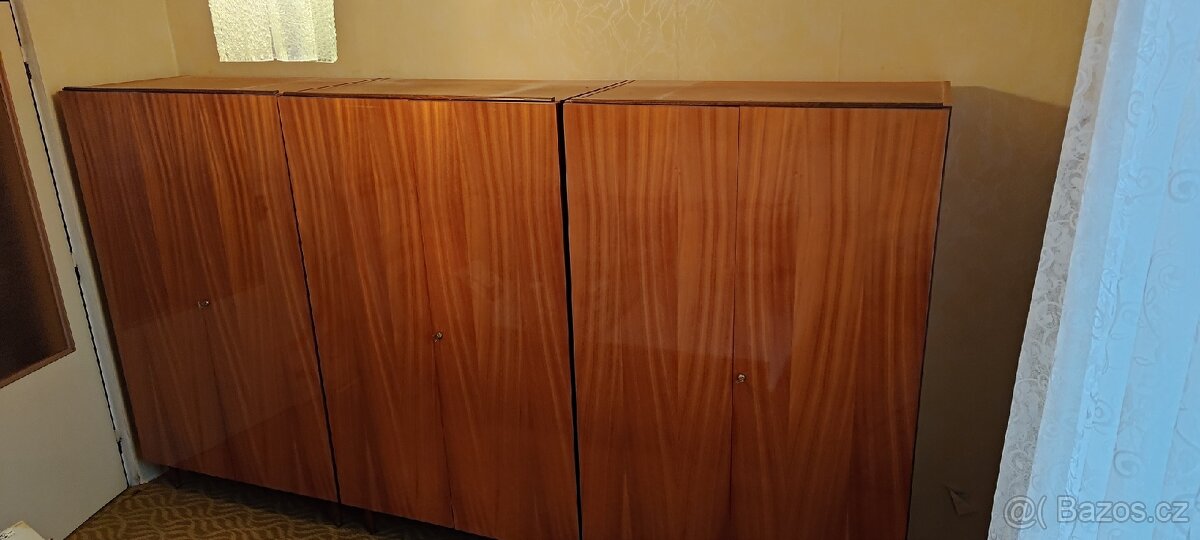 Nábytek ložnice - postele a skříně - 2