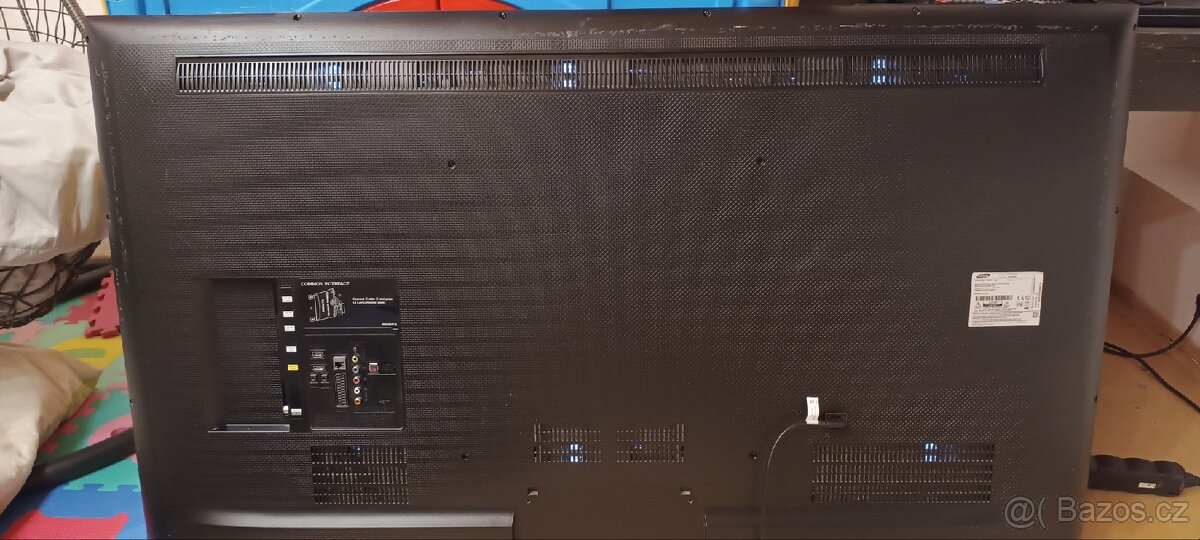 LCD TV 60" (152 cm) - 2