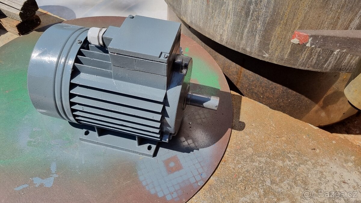ELEKTROMOTORY 2,2KW 2800 OTÁČEK - 2