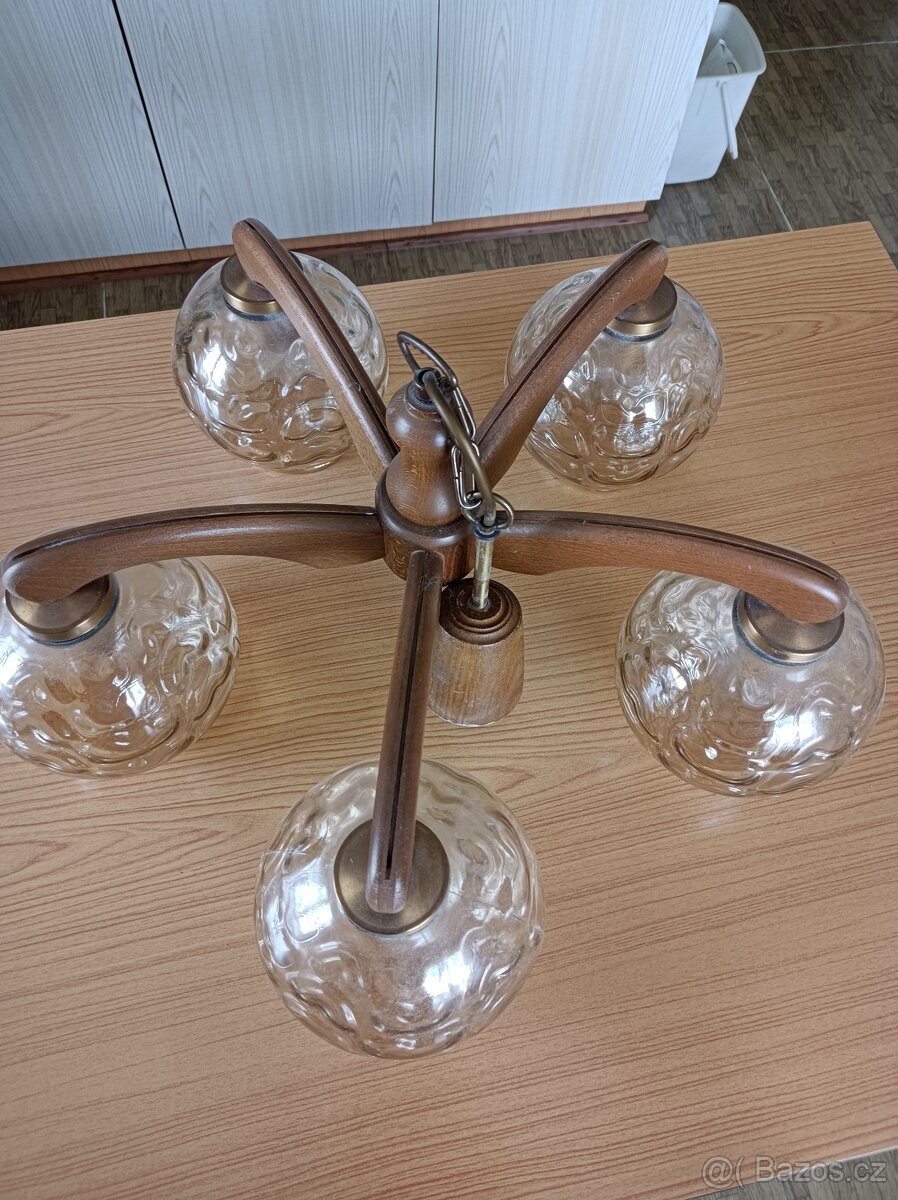 Prodám dřevěný 5-ti ramenný lustr - 2