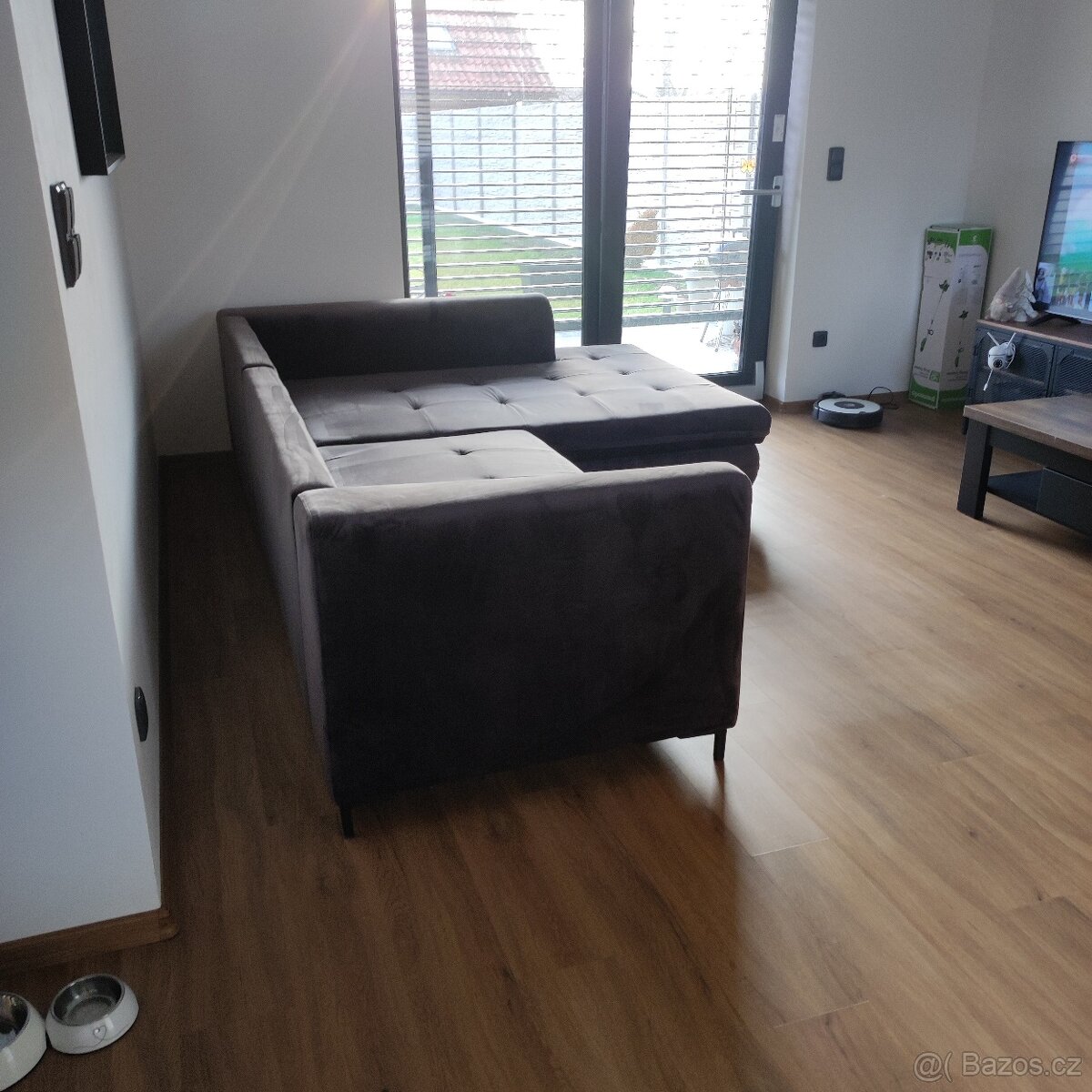 Rohová rozkládací sedačka - 2