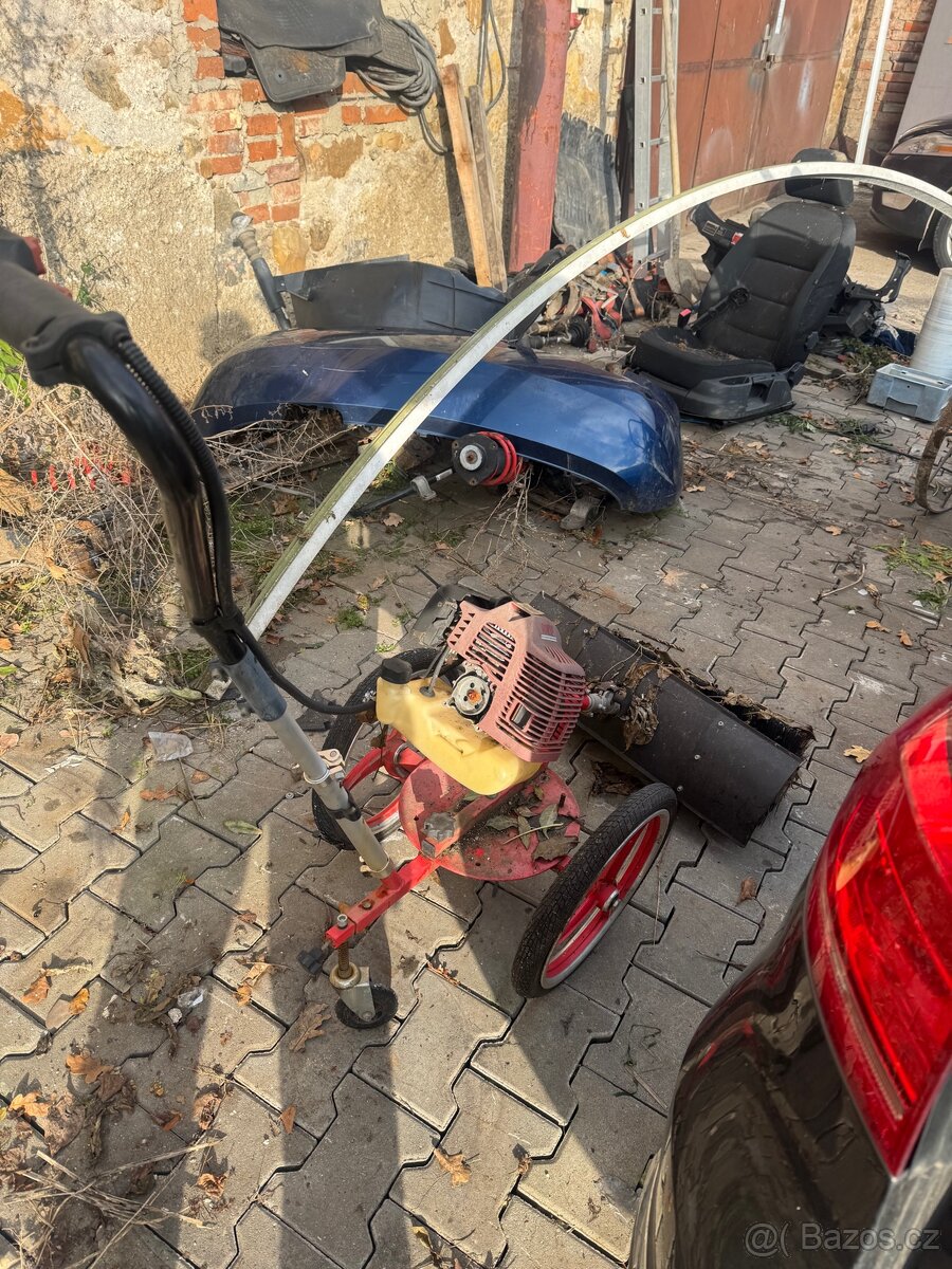 Motorový smetak Hecht - 2