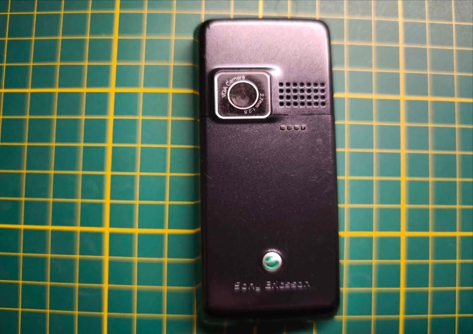 Sony Ericsson k200i - 2
