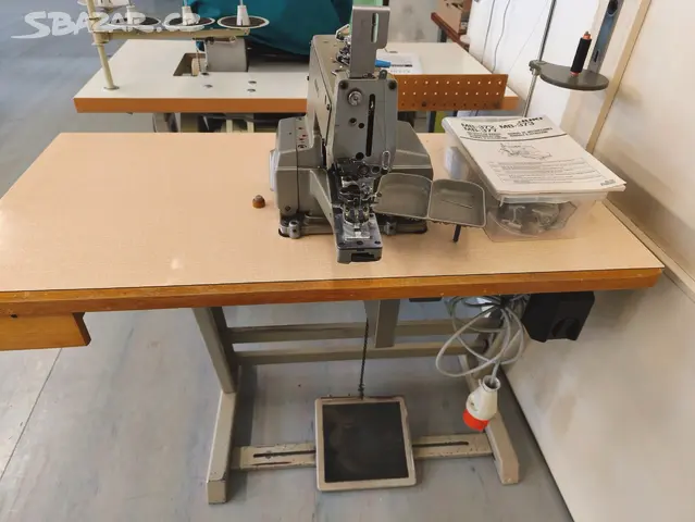 Šicí stroj - knoflíkovačka - 2