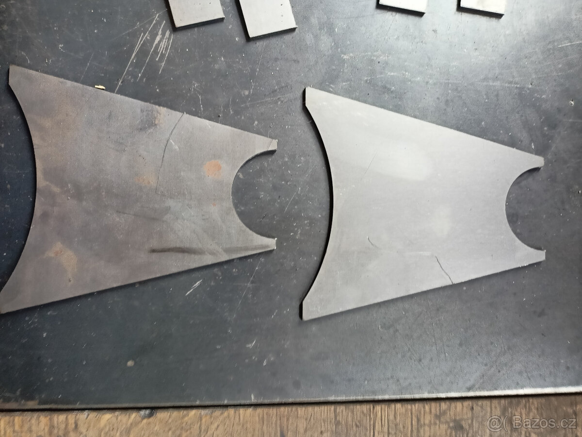 Škoda 130 výstuhy předních ramen. - 2