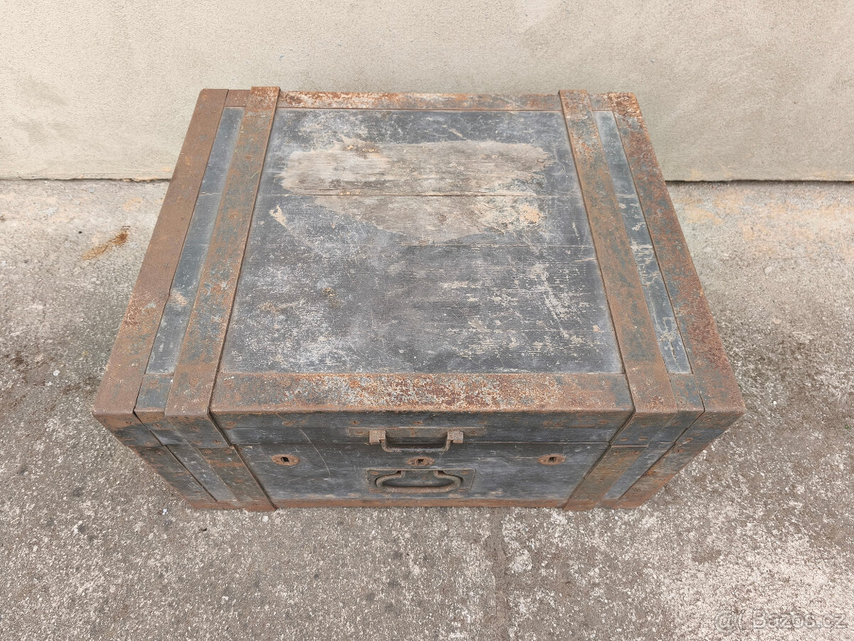 Vojenská lékařská bedna, starožitná, bytelná - 2