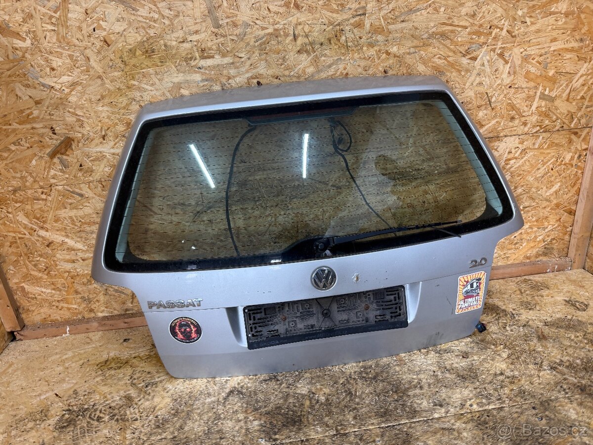 PÁTÉ DVEŘE KUFRU VW PASSAT B5.5 LA7W - 2