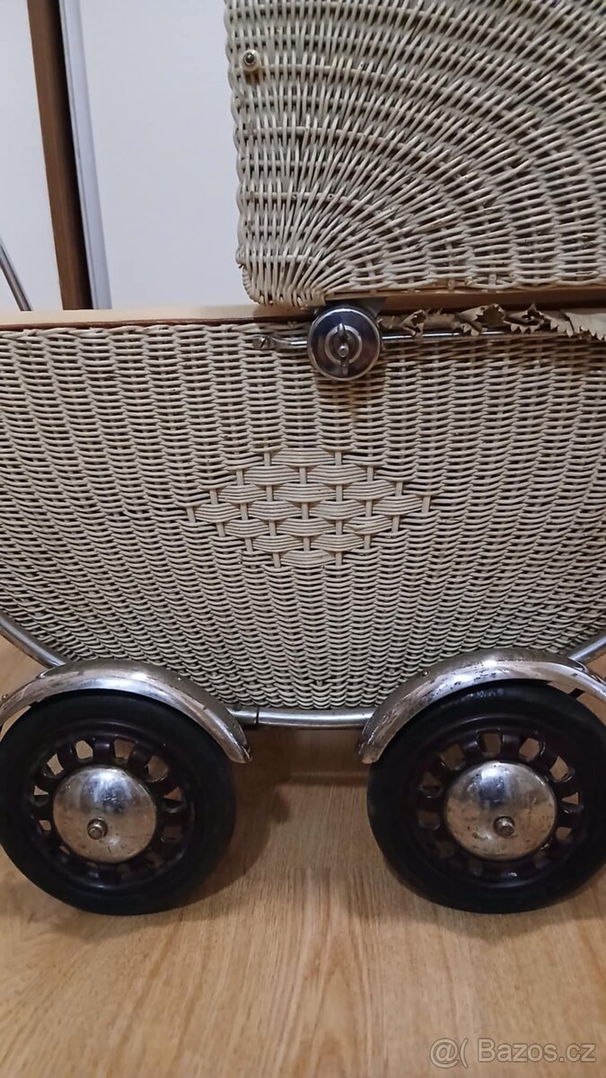 Kočárek pro panenky .zn.Liberta - 2