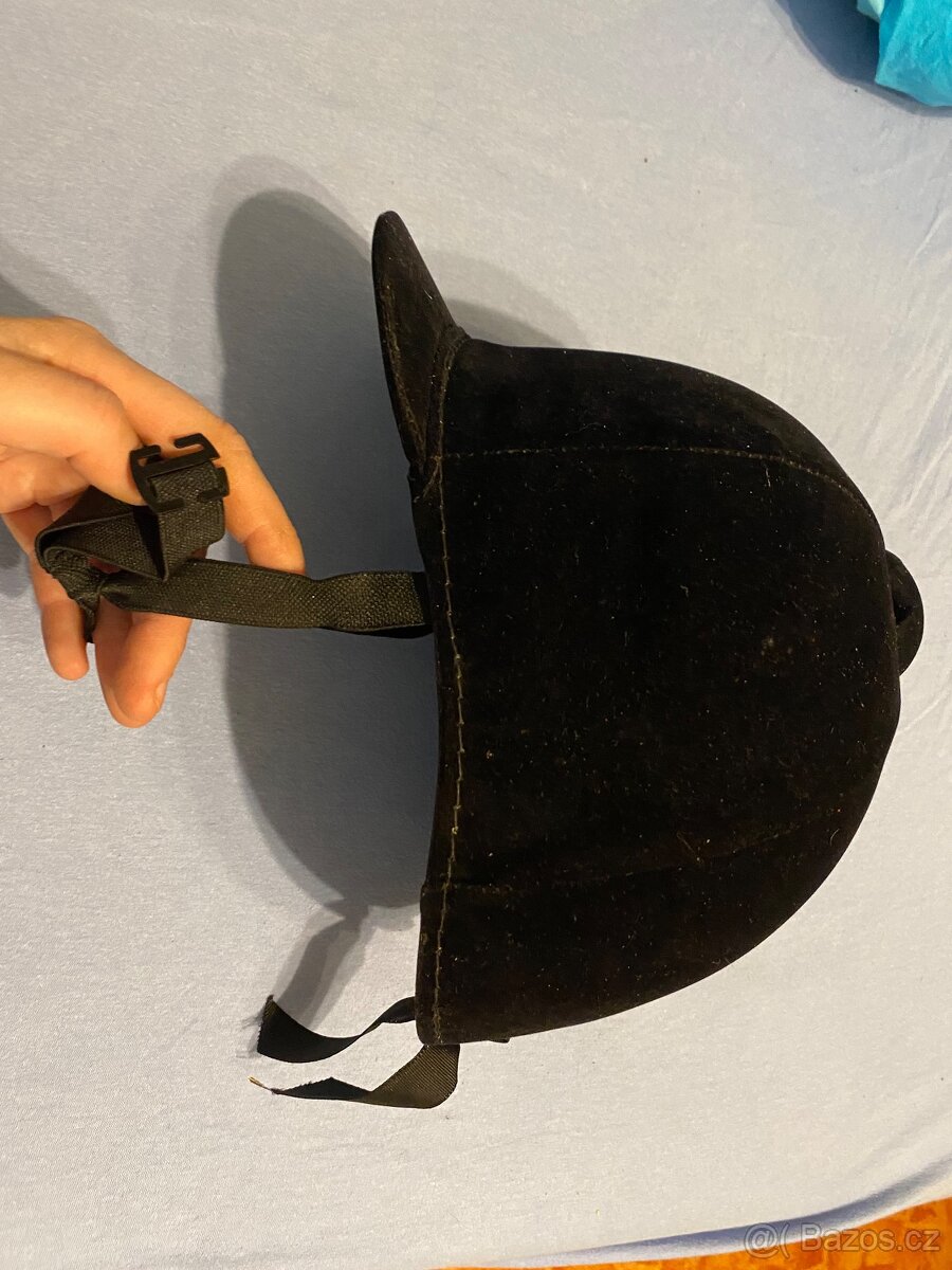 Semišová helma na gumičku - 2