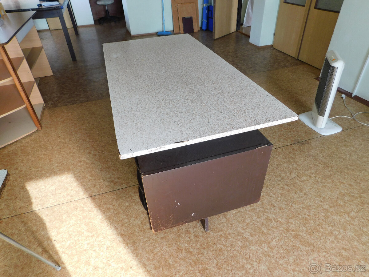 Stůl kancelářský dřevěný - 2