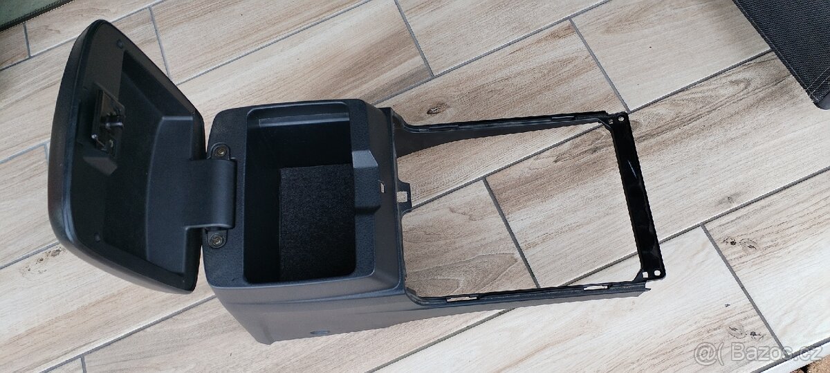 Suzuki Grand Vitara loketní opěrka - 2