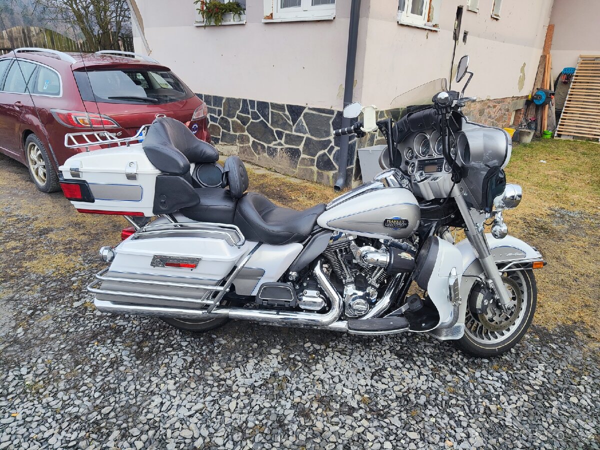 Harley Davidson Electra Glide FLHTCU - 2