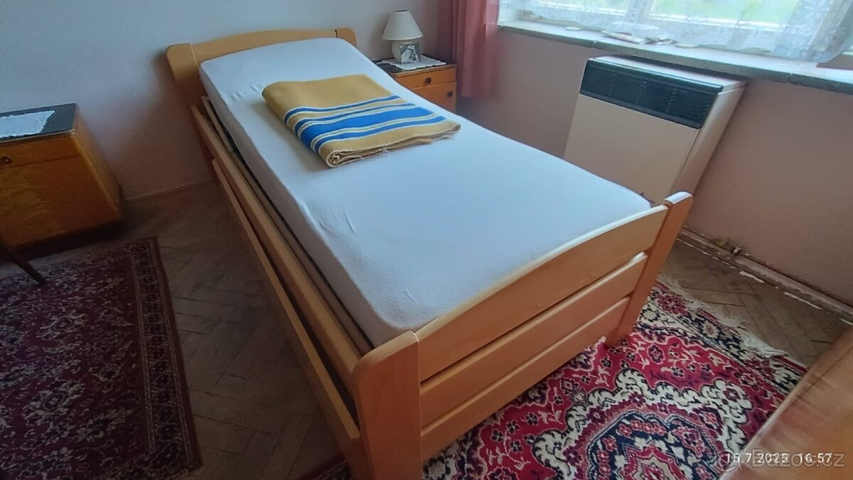 Prodam malo pouzivanou postel z masivu - 2