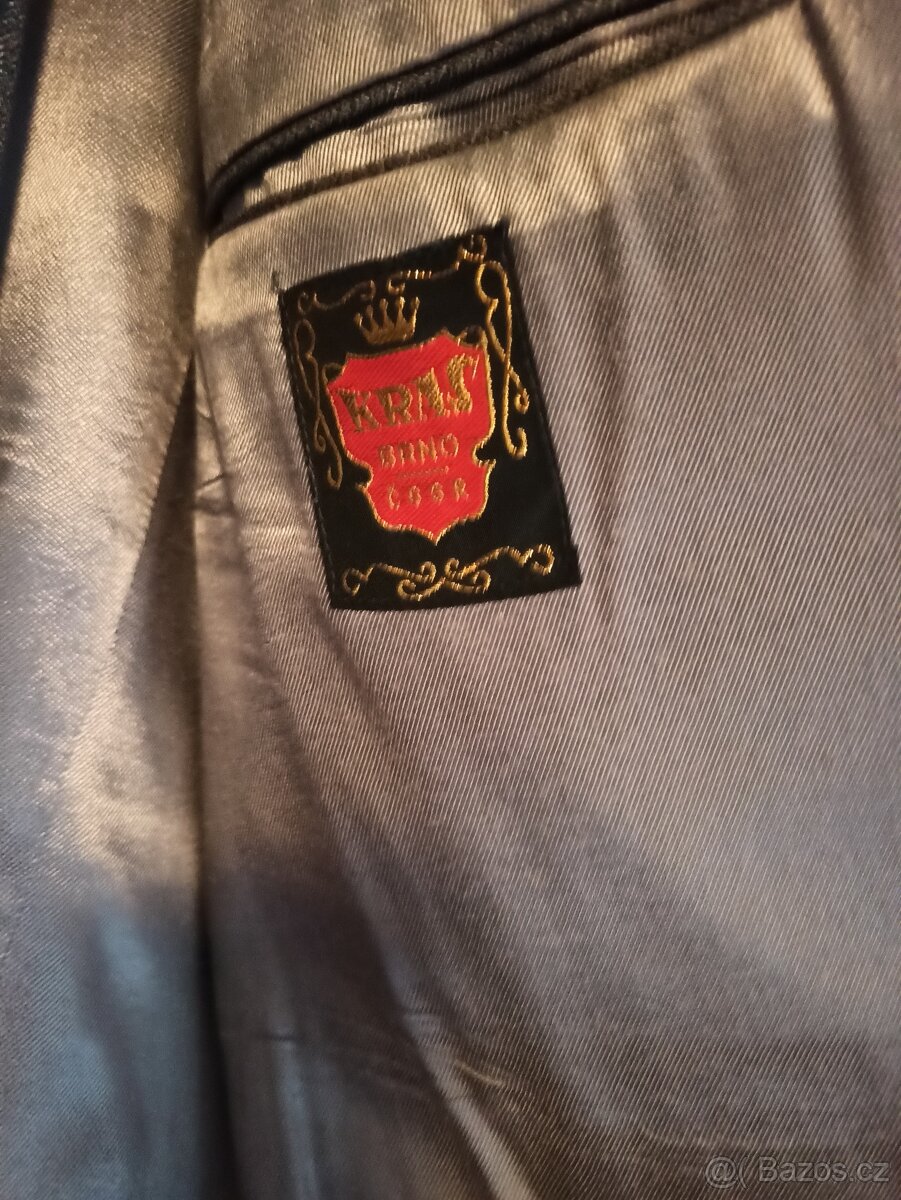Obleky více druhů. - 2