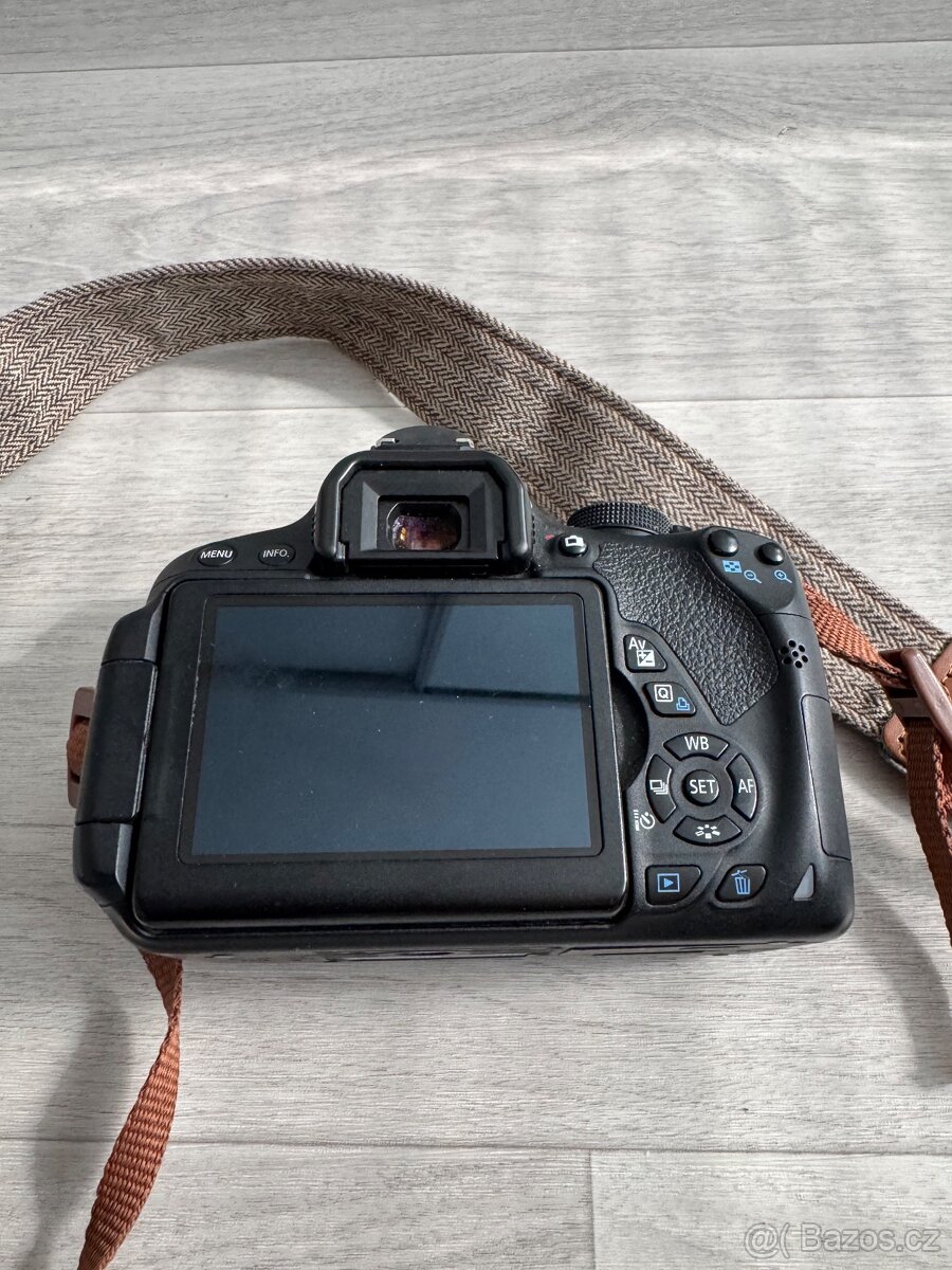 Zrcadlovka Canon eos 700D - 2