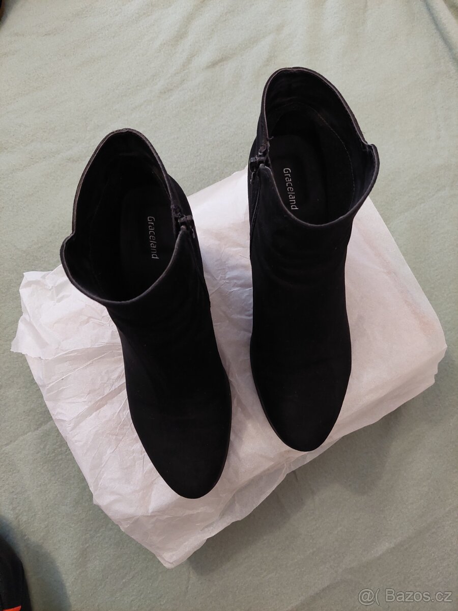 Prodávám dámské boty za nízku cenu vel 41 - 2