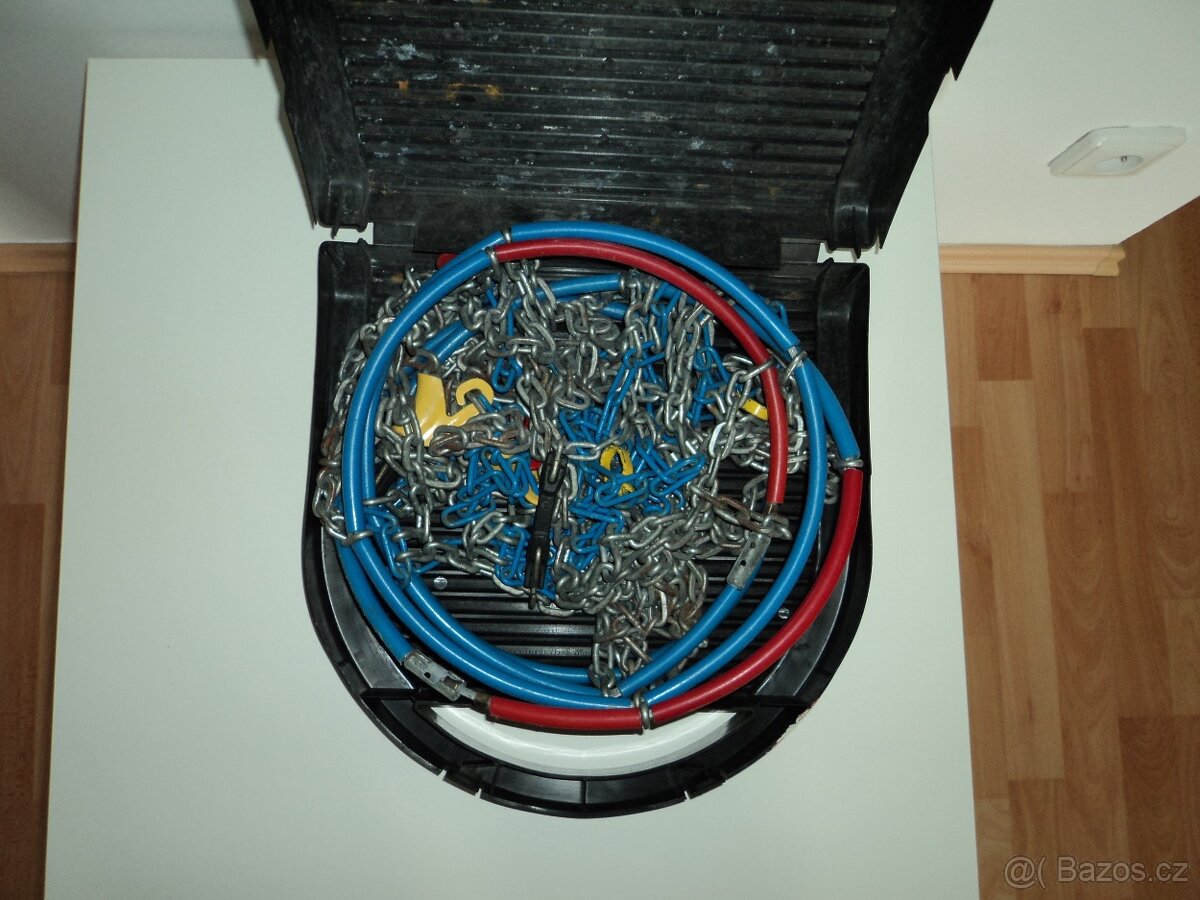 sněhové řetězy, startovací kabely, auto vysavač 12V - 2