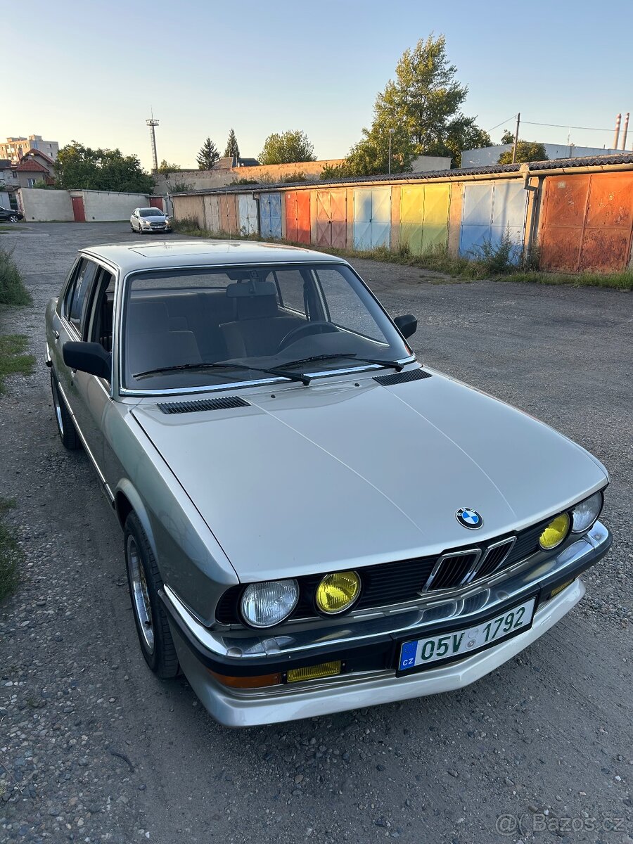 Bmw E28 525E - 2