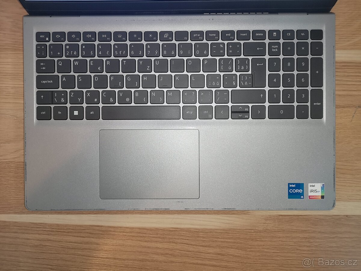 Desetijádrový notebook Dell Vostro 15 3530 - 2